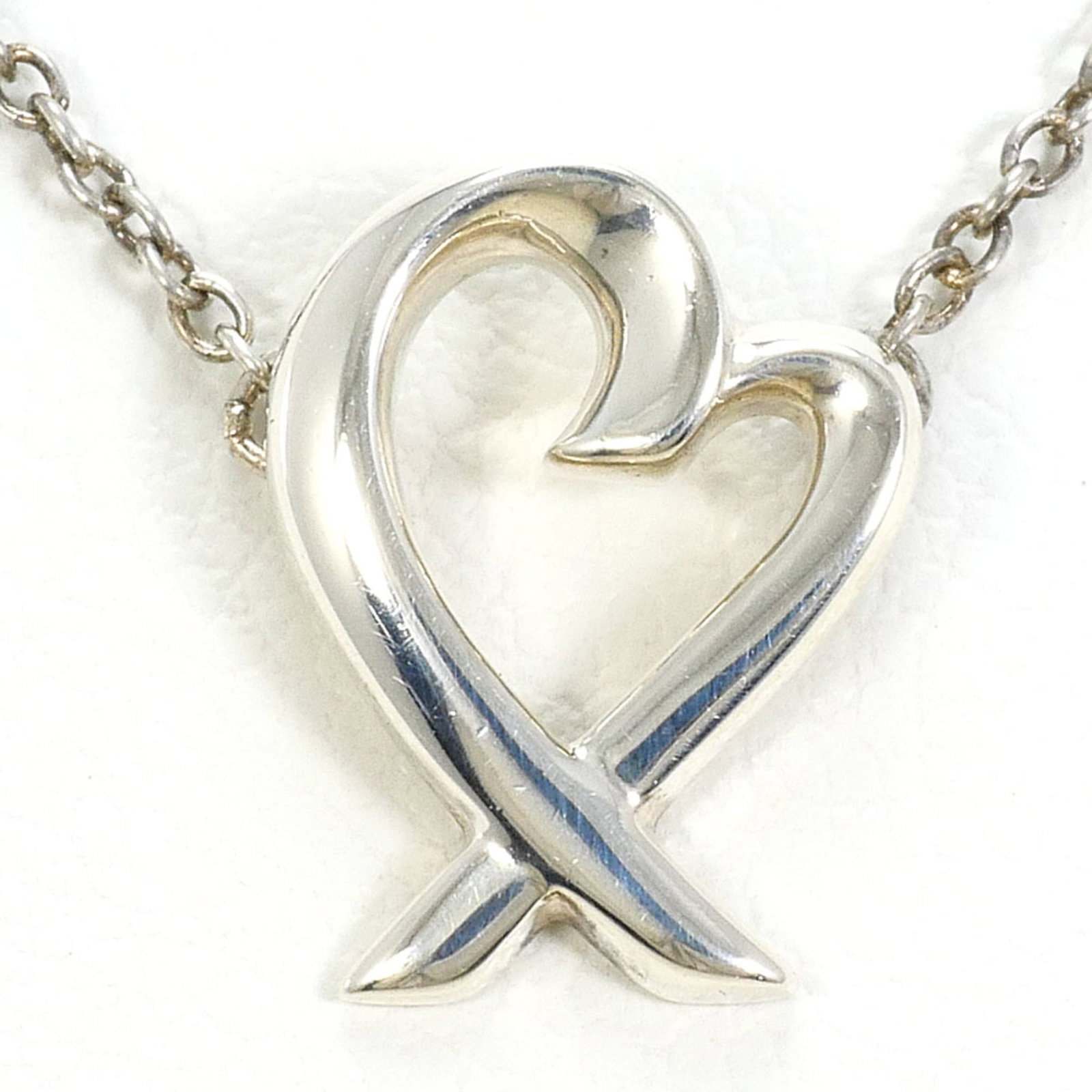 Tiffany & Co. Loving Heart Silver Necklace Total Weight 1.7G 41Cm Like New Condition.: Tiffany & Co. Loving Heart Silver Necklace Total Weight 1.7G 41Cm Like New Condition. Tiffany & Co. Loving Heart Silver Necklace features a striking design with a total weight of 1.7g and a pendant si