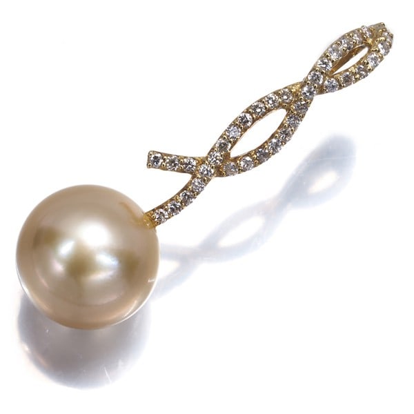 Golden South Sea Pearl 11.3Mm Diamond 0.24Ct Pendant 18K 750 Yellow Gold: Golden South Sea Pearl 11.3Mm Diamond 0.24Ct Pendant 18K 750 Yellow Gold 18k yellow gold pendant showcases a 11.3mm South Sea pearl and a total of 0.24ct diamond, carefully crafted into a brooch desig