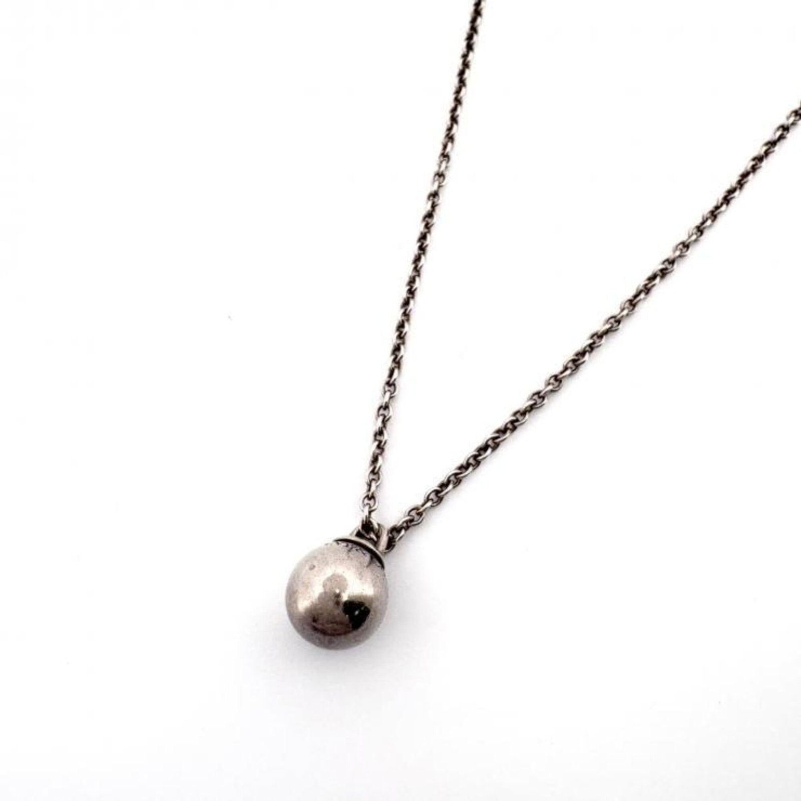 Tiffany & Co. Hardware Ball Necklace Ag925 Silver (Sv): Tiffany & Co. Hardware Ball Necklace Ag925 Silver (Sv) Silver Tiffany & Co. Hardware Ball Necklace Ag925, available in size 46 cm / 18.11'' for women's neck circumference. This necklace features a