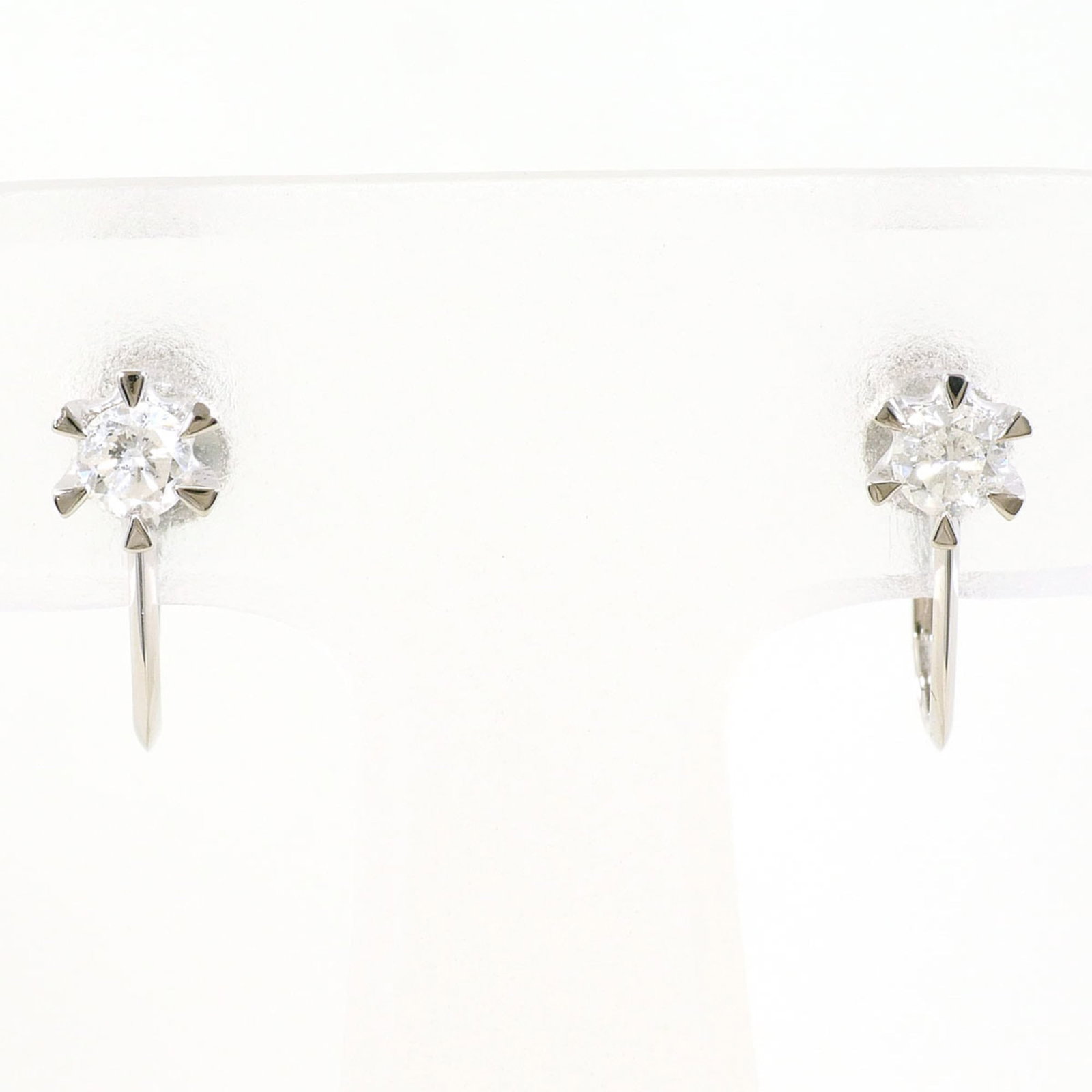 Clip earrings platinum unbranded 900: Clip earrings platinum unbranded 900 Clip earrings made from platinum 900, featuring a diamond stone. Weighing 1.6g / 0.05oz and measuring 0.15ct in carat weight. Made entirely of platinum metal. Item