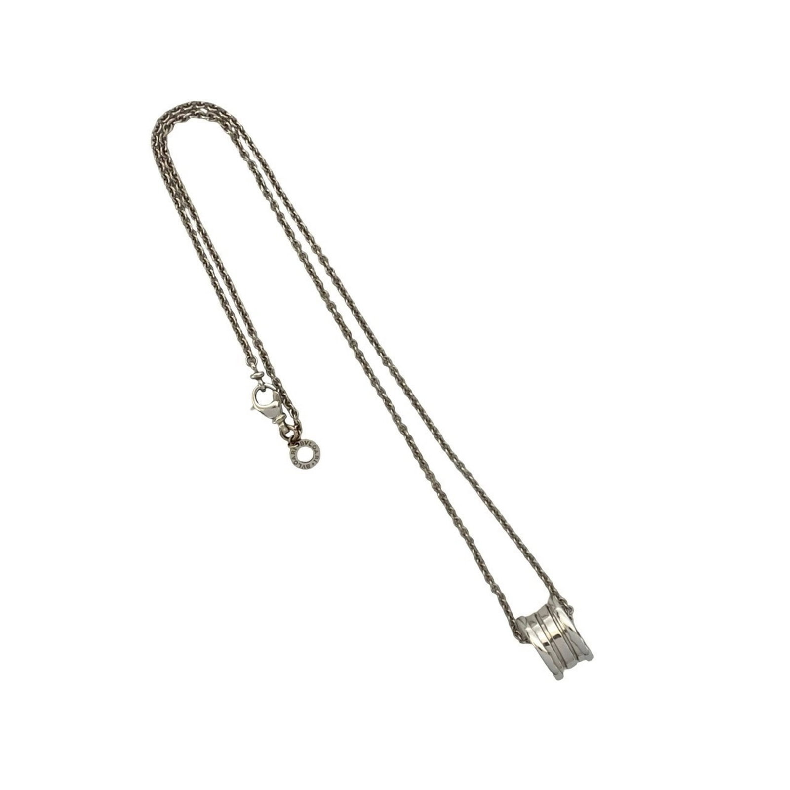 Bvlgari B.Zero1 18K White Gold Chain Necklace Pendant In Silver O5072: Bvlgari B.Zero1 18K White Gold Chain Necklace Pendant In Silver O5072 18K white gold chain necklace pendant with a silver finish, featuring a 19mm x 19mm pendant. This Bvlgari piece boasts a sleek des