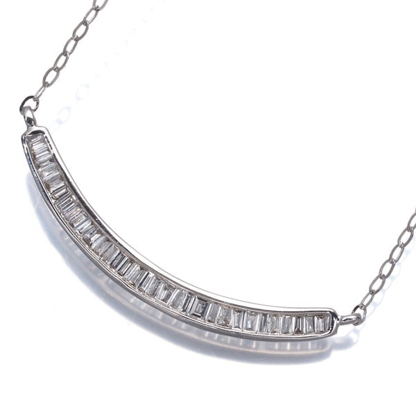 Diamond 0.20Ct Tapered-Cut Necklace 18K 750 White Gold: Diamond 0.20Ct Tapered-Cut Necklace 18K 750 White Gold Tapered-cut diamonds add a touch of elegance to this 18k white gold necklace, featuring a natural diamond pendant weighing 0.20ct total. The adju