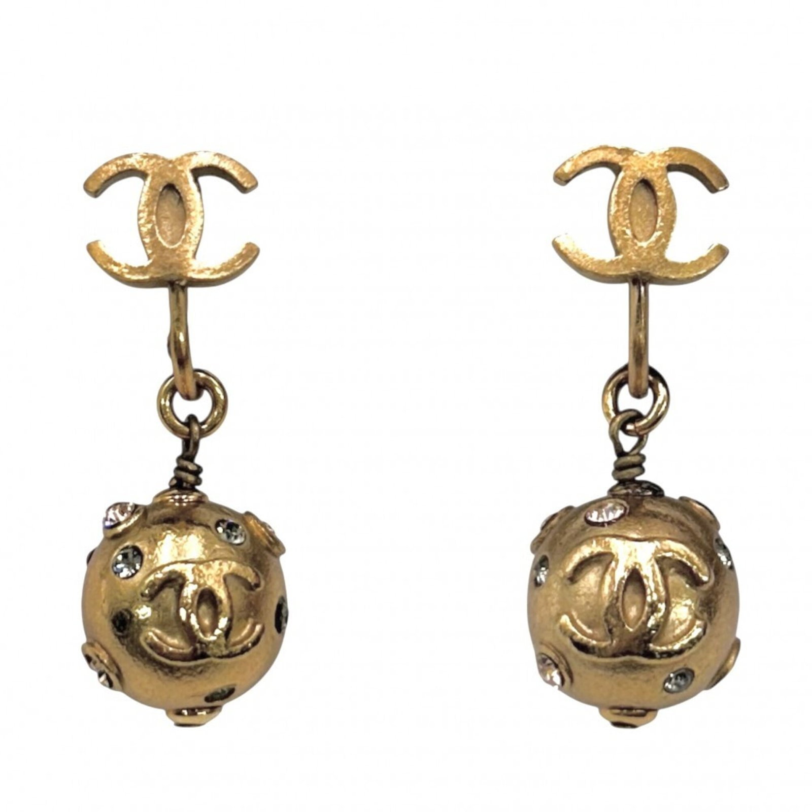 Chanel Clip Earrings Gold Plating Rhinestone: Chanel Clip Earrings Gold Plating Rhinestone Gold plating and rhinestones add a touch of luxury to these sleek clip earrings from Chanel, available in gold. The 30mm x 13mm design makes for a stylish 