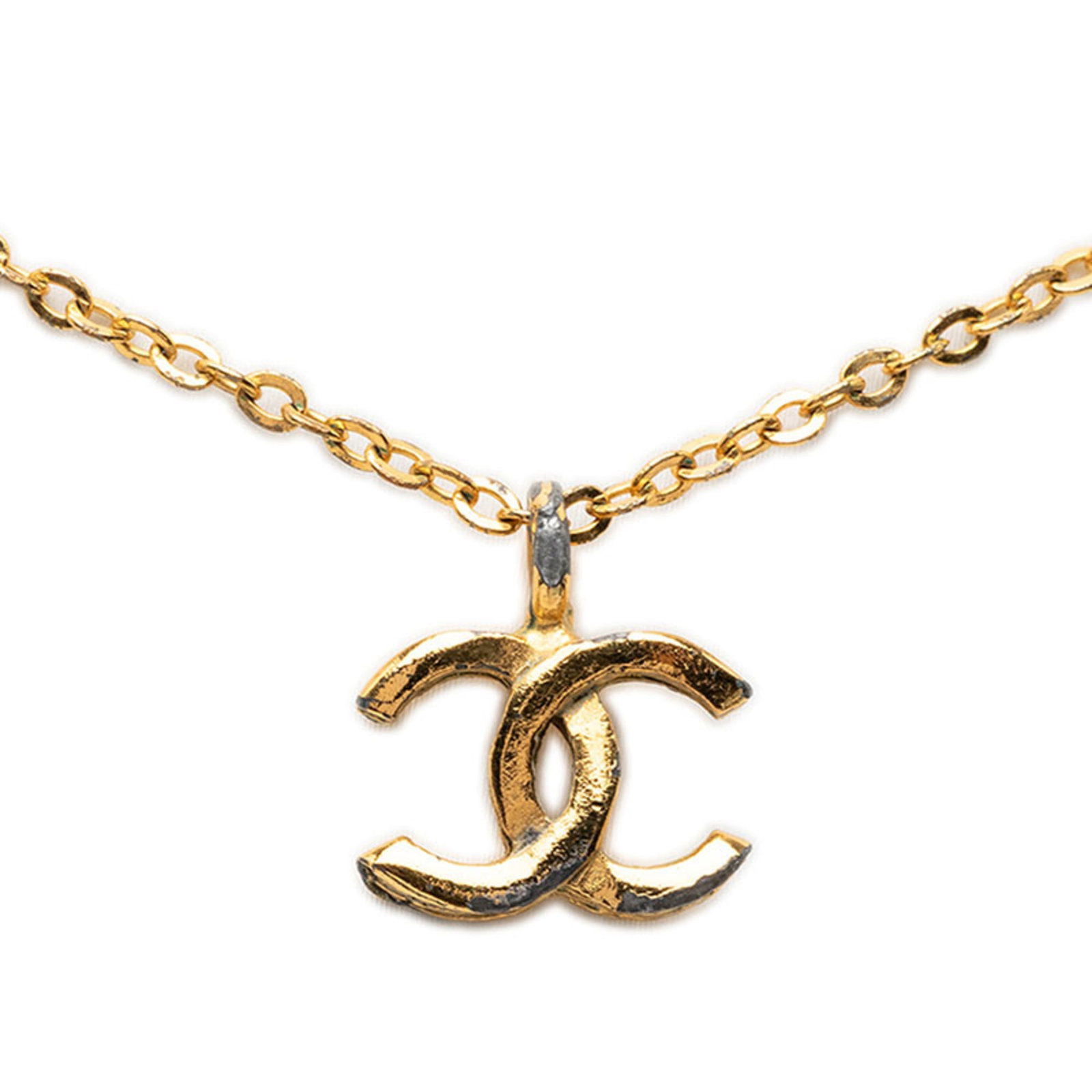 Coco Chanel Women's Gold Plated Necklace Pendant Mark: Coco Chanel Women's Gold Plated Necklace Pendant Mark Gold Plated Necklace Pendant Mark from Coco Chanel. This women's necklace features a gold plated pendant with a notable mark, measuring 8.6mm x 12