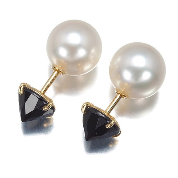 Tasaki Earrings Akoya Pearl 8.5Mm Blackspinel Refined Rebellion 18K Yg: Tasaki Earrings Akoya Pearl 8.5Mm Blackspinel Refined Rebellion 18K Yg Yellow gold earrings featuring an 8.5mm Akoya pearl and black spinel, crafted in the Refined Rebellion style with a stud design. 
