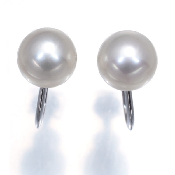 Solitaire 18K White Gold 8.2mm Akoya Pearl Mikimoto Earrings: Solitaire 18K White Gold 8.2mm Akoya Pearl Mikimoto Earrings 18k White Gold 8.2mm Akoya Pearl Mikimoto Earrings are crafted with exceptional detail, featuring a high-quality cultured Akoya pearl set i