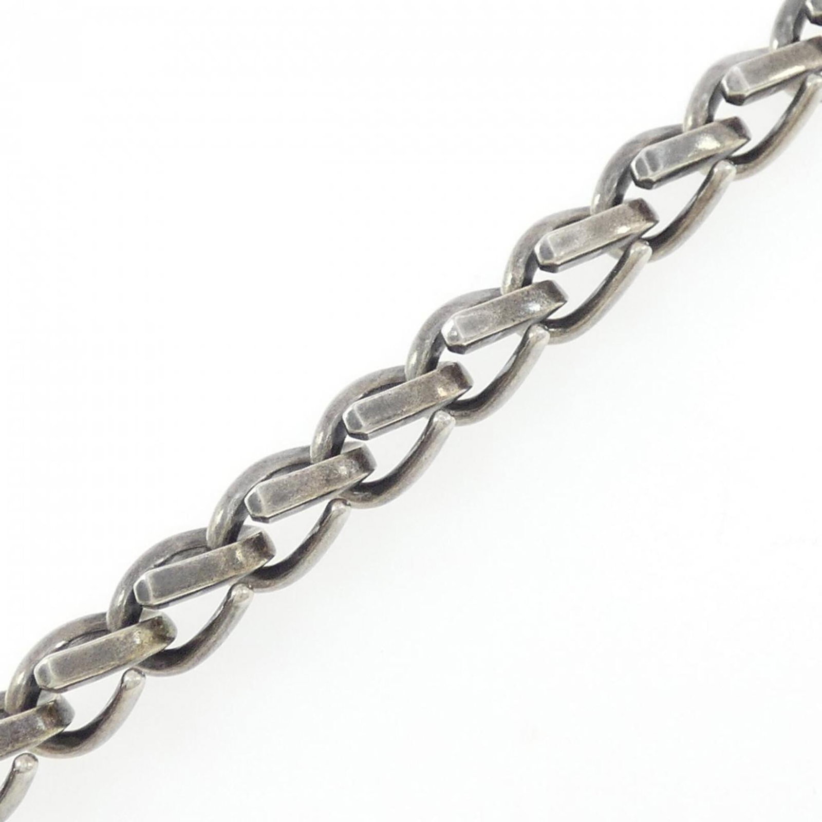 Tiffany Charm Bracelet Silver 925: Tiffany Charm Bracelet Silver 925 Silver 925 Tiffany Charm Bracelet, 20cm in length. This charm bracelet features the iconic Tiffany brand and is made from high-quality silver. Its sleek design makes 