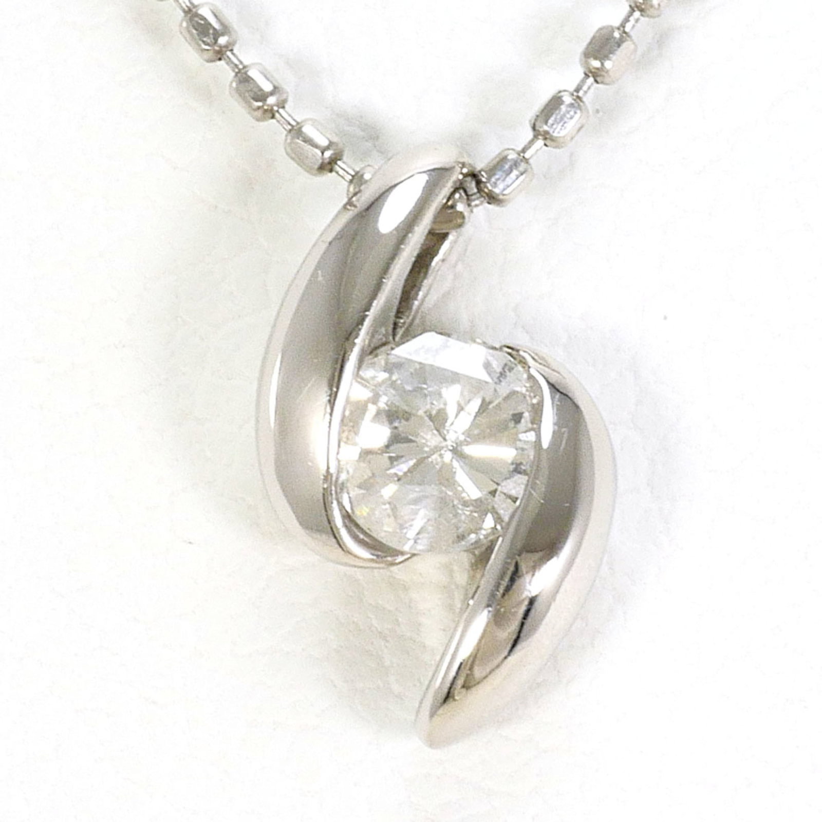 Pt900 Platinum/ Pt850 Necklace With 0.20Ct Diamond (I1 Clarity) Certificate Of Authenticity Total: Pt900 Platinum/ Pt850 Necklace With 0.20Ct Diamond (I1 Clarity) Certificate Of Authenticity Total Platinum 900 and Pt850 blend creates a unique and luxurious metal composition. This necklace features 