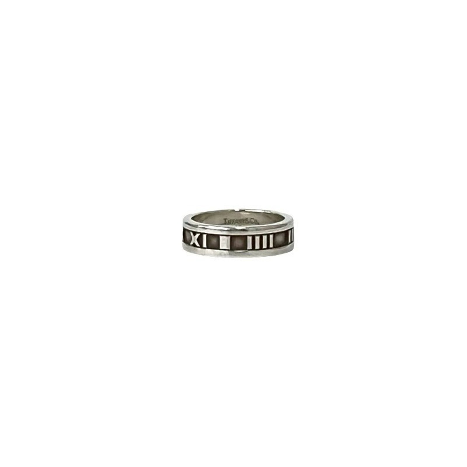 Silver band ring Tiffany 925: Silver band ring Tiffany 925 Silver band ring from Tiffany Type, made with high-quality silver material (925), available in US size 9. This elegant band features a classic design, suitable for