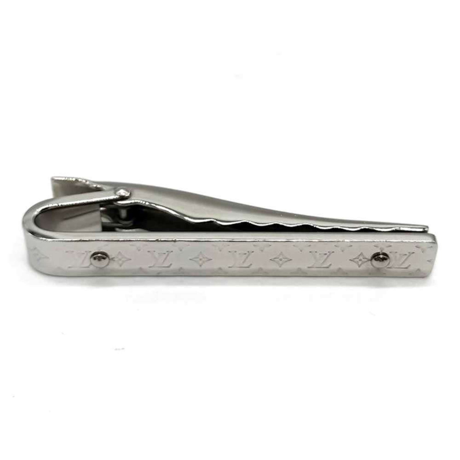 Tie pin metal by Louis Vuitton: Tie pin metal by Louis Vuitton Metal tie pin from Louis Vuitton, bearing the brand's signature style and craftsmanship. Made from metal, this small yet elegant accessory adds a touch of sophistication