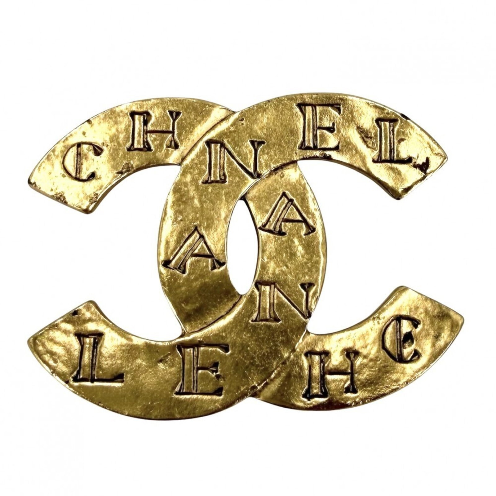Chanel Brooch: Chanel Brooch Gold plated Chanel brooch with elegant design, measuring 2.8cm x 3.8cm x 1.00mm in size. This vintage piece features a classic gold finish that adds sophistication to any outfit. A styli
