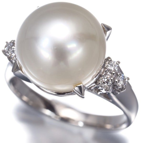 Tasaki Ring South Sea Pearl 11.6Mm Diamond 0.11Ct Us5.25-5.5 Pt 900: Tasaki Ring South Sea Pearl 11.6Mm Diamond 0.11Ct Us5.25-5.5 Pt 900 Tasaki's platinum ring showcases a stunning South Sea pearl and diamond combination. The 11.6mm South Sea pearl is surrounded by a