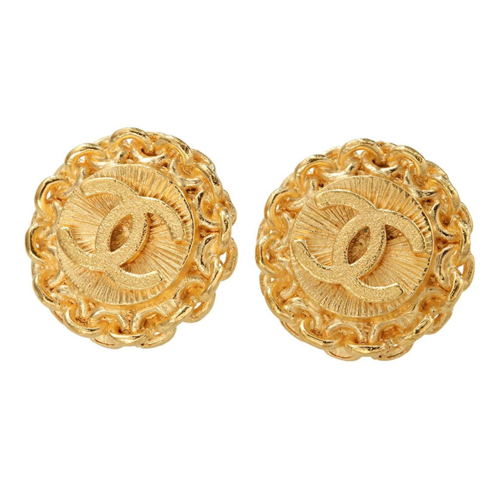 Chanel Clip Earrings Gold Plating: Chanel Clip Earrings Gold Plating Clip earrings in gold plating, designed by Chanel. Made from gold plating and measuring 17.00mm x 17.00mm, these earrings feature a classic clip design. A stylish acc