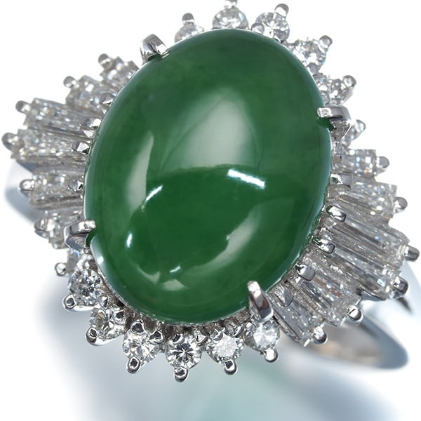 Natural Color Tasaki Ring Jade 5.53Ct Diamond 0.69Ct Us6-6.25 Pt 900: Natural Color Tasaki Ring Jade 5.53Ct Diamond 0.69Ct Us6-6.25 Pt 900 Tasaki's platinum ring showcases a stunning natural color jade stone, weighing 5.53 carats, set in a beautiful design with a total 