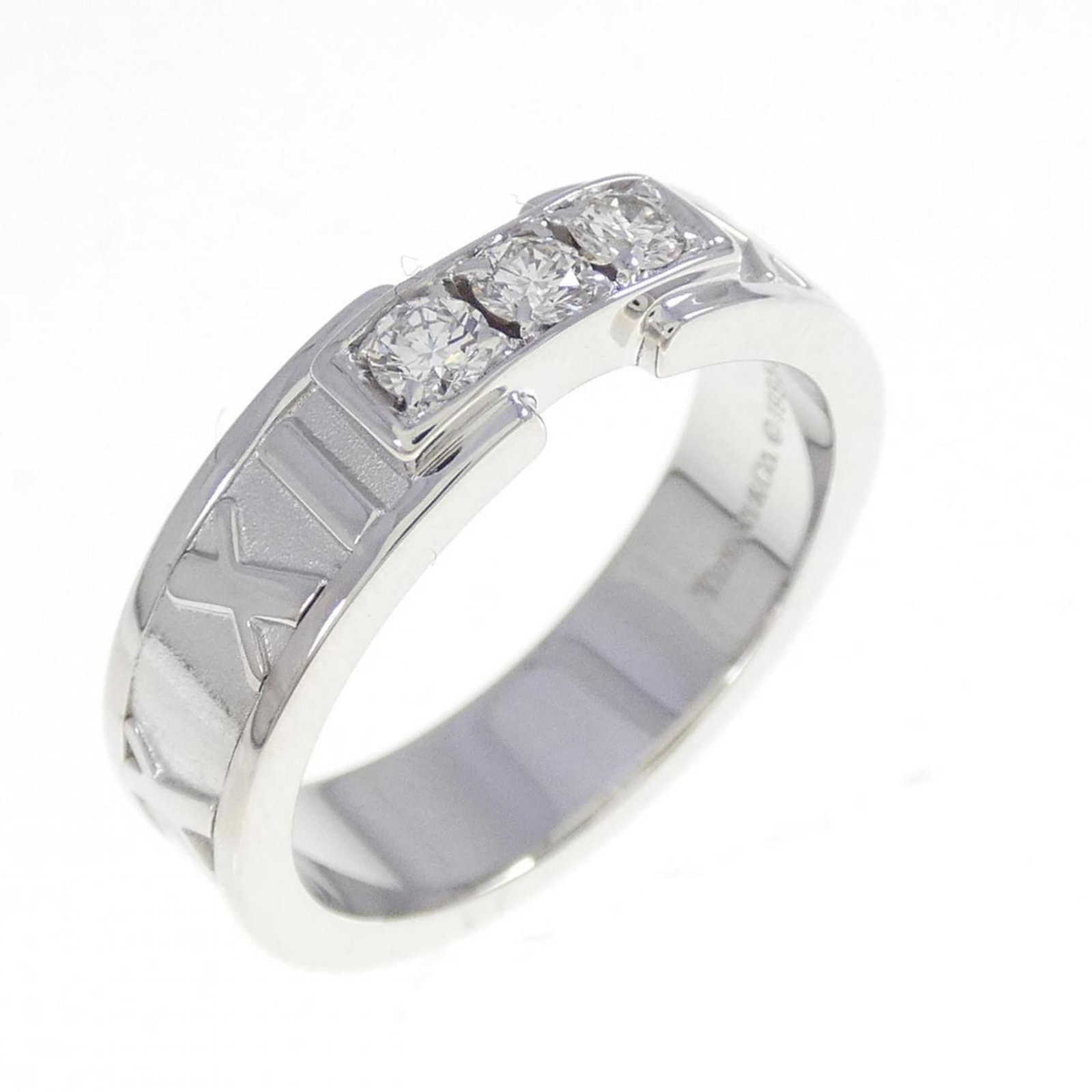 White Gold Tiffany Band Ring: White Gold Tiffany Band Ring White gold Tiffany band ring, crafted from high-quality white gold and available in US size 5.5, features a classic design that exudes timeless elegance. This simple yet s