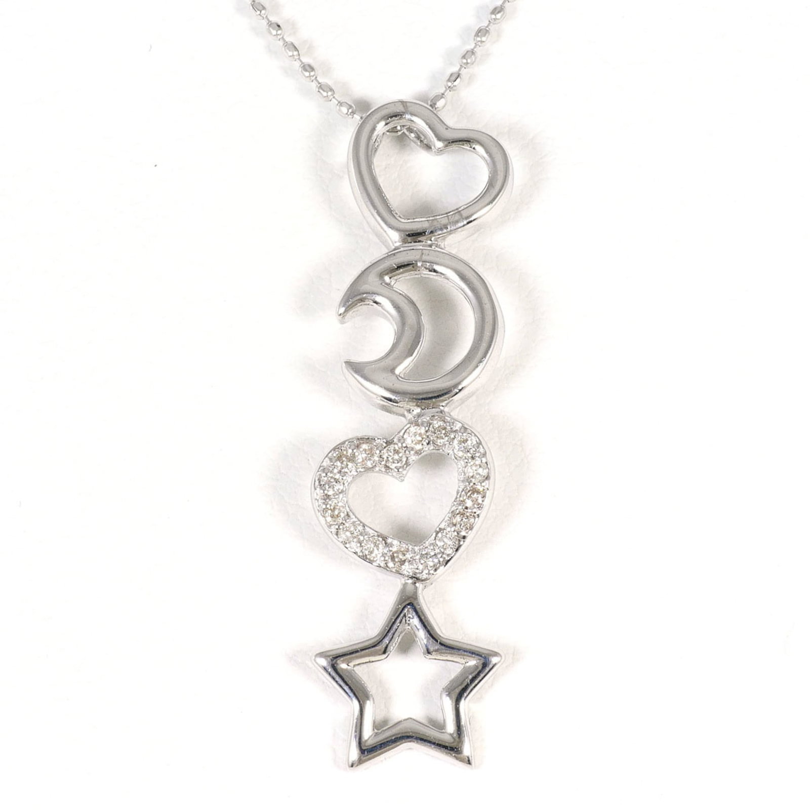 18K (18-Karat White Gold) Wg (White Gold) Necklace With 0.10Ct Diamond Total Weight 2.9G 40Cm: 18K (18-Karat White Gold) Wg (White Gold) Necklace With 0.10Ct Diamond Total Weight 2.9G 40Cm 18K white gold necklace boasts a total weight of 2.9g, featuring a 0.10ct diamond with a circumference of 
