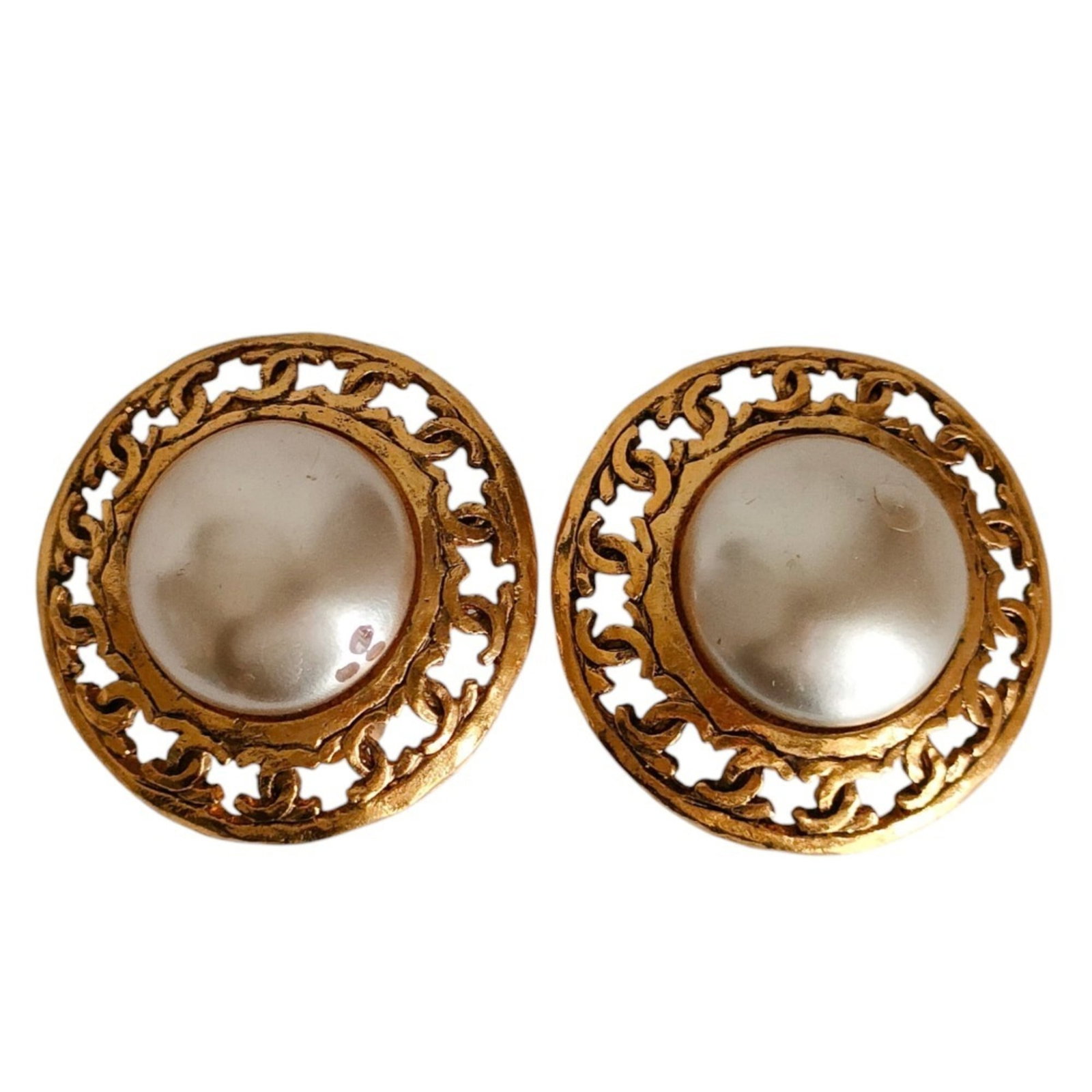 Earrings of Pearl with Artificial Clip by Chanel (1 of 6)