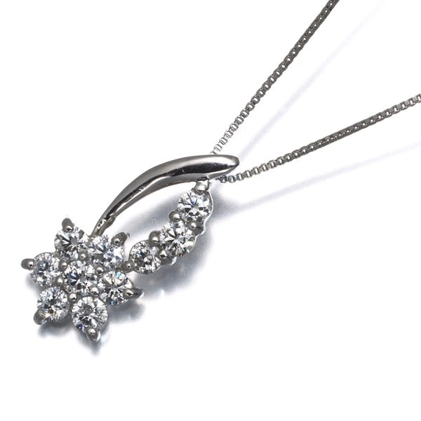 Diamond 0.30Ct Flower Necklace 900 850 Platinum: Diamond 0.30Ct Flower Necklace 900 850 Platinum 900 / 850 Platinum Diamond Pendant Necklace features a natural diamond pendant set in platinum, totaling 0.30ct. The necklace boasts a delicate design