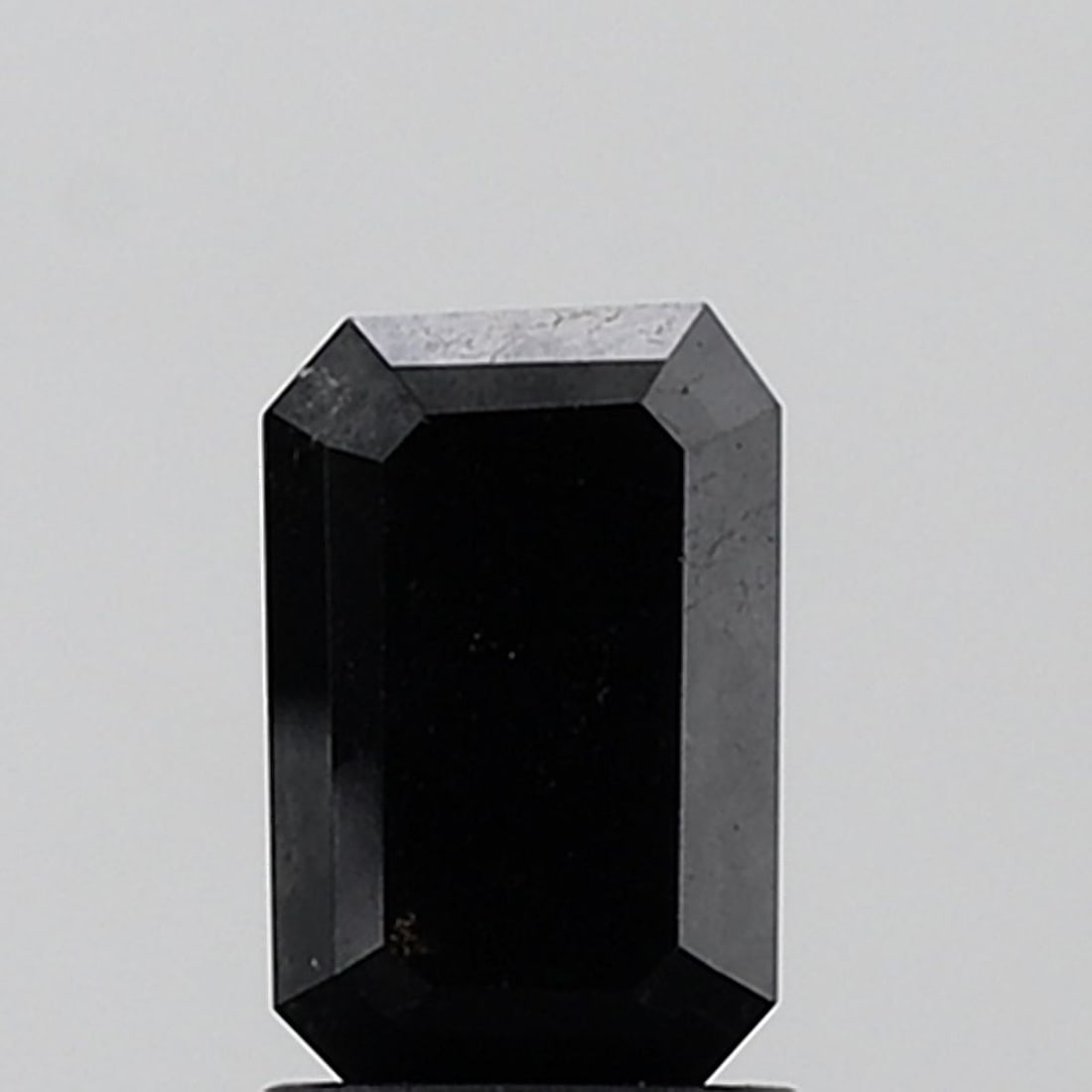 Emerald 1.62ct Fancy Black VVS2 - Loose Natural Diamond: Emerald 1.62ct Fancy Black VVS2 - Loose Natural Diamond 1.62ct Fancy Black VVS2 - A rare and exceptional natural diamond with an EX polish, showcasing its deep black color and precise symmetry.