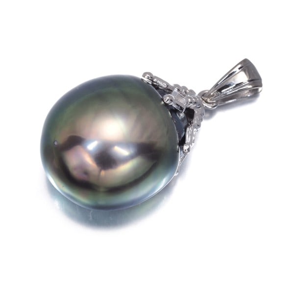 Tasaki Pendant Black South Sea Pearl 12.8Mm Solitaire 900 Platinum: Tasaki Pendant Black South Sea Pearl 12.8Mm Solitaire 900 Platinum 900 Platinum Solitaire Pendant featuring a stunning 12.8mm South Sea Pearl, crafted in platinum and bearing the TASAKI brand mark. Th