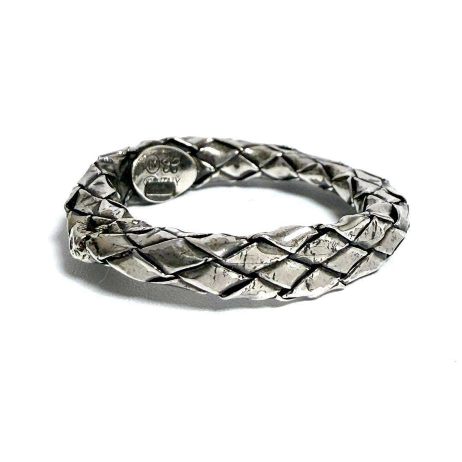 Band ring silver 925 by Bottega Veneta: Band ring silver 925 by Bottega Veneta Silver band ring by Bottega Veneta, crafted from high-quality silver 925. This stylish accessory features a sleek design and bears the signature of the renowned