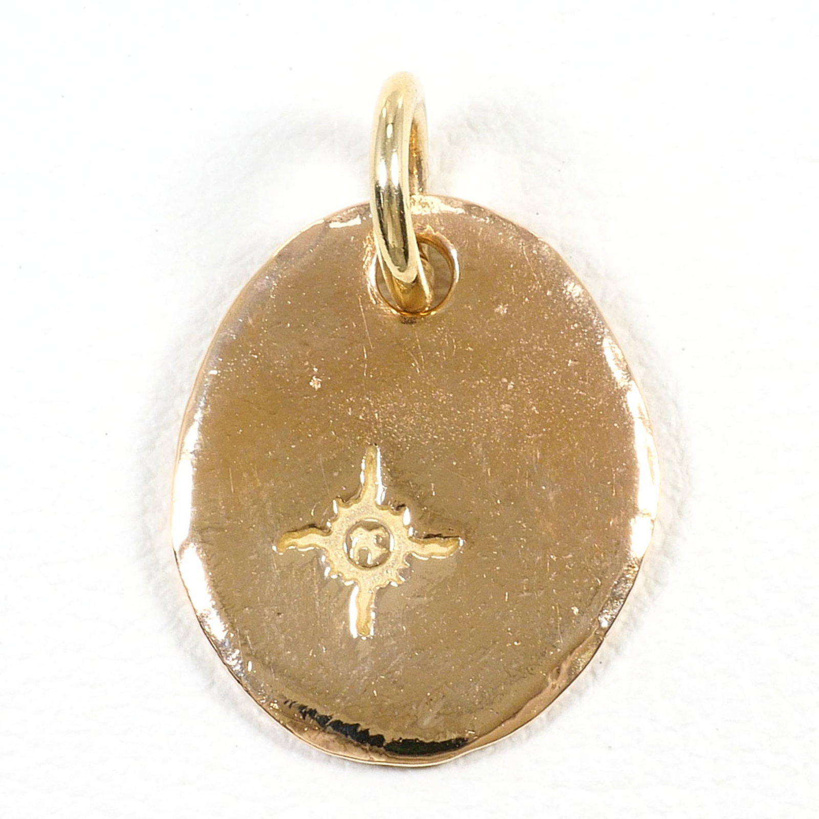 K10 10K Yg Yellow Gold Pendant Top Total Weight 2.5G Like New Jewelry: K10 10K Yg Yellow Gold Pendant Top Total Weight 2.5G Like New Jewelry 20mm x 14mm yellow gold pendant, weighing 2.5g, features a classic design in a sturdy 10K metal construction. Made from genuine ye