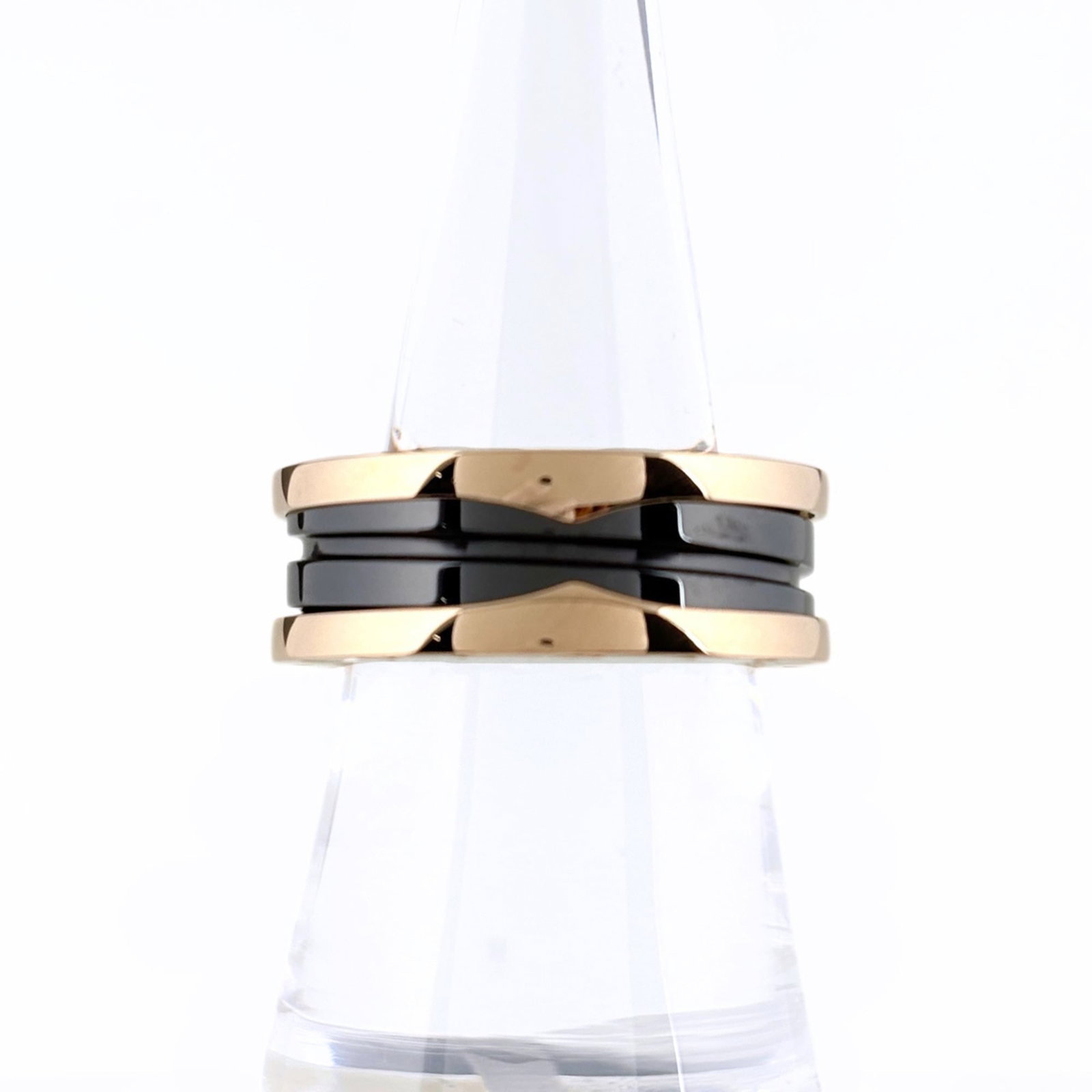 Bvlgari Band Ring Ceramic Pink Gold (18K): Bvlgari Band Ring Ceramic Pink Gold (18K) Ceramic pink gold (18K) details add a touch of elegance to this Bvlgari band ring, designed for women. The US size 9 fits comfortably, making it a great