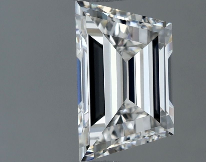 GIA Trapezoid 0.61ct H IF - Loose Natural Diamond: GIA Trapezoid 0.61ct H IF - Loose Natural Diamond GIA-certified, this loose natural diamond boasts exceptional clarity and color characteristics. Measuring 0.61 carats with a trapezoid cut, it shines 