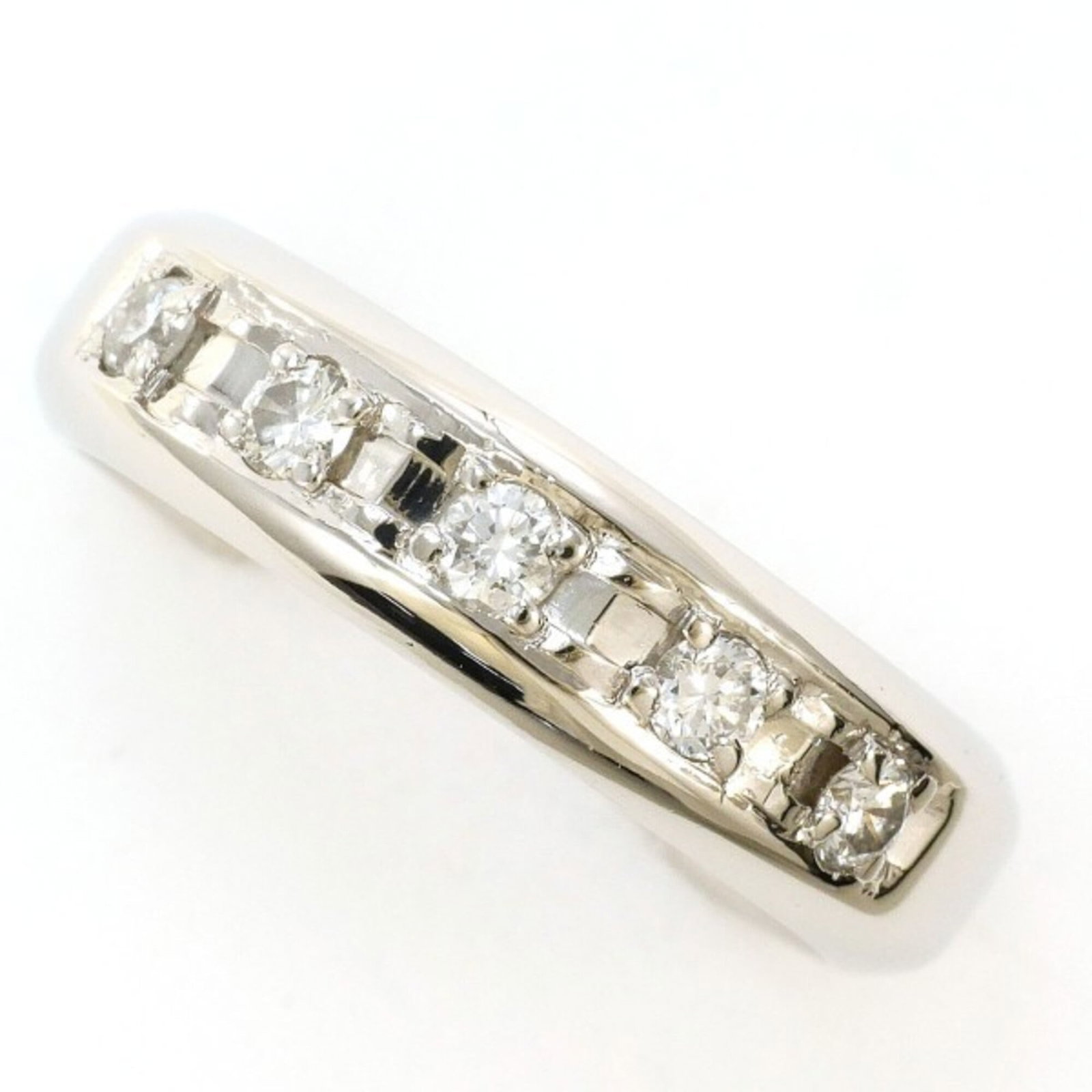 Unbranded Band Ring Platinum 900: Unbranded Band Ring Platinum 900 Platinum 900 band ring features a diamond stone weighing 0.261 carats, set in a high-quality platinum metal construction with a US size 6.5 and width of 5mm. The ring'