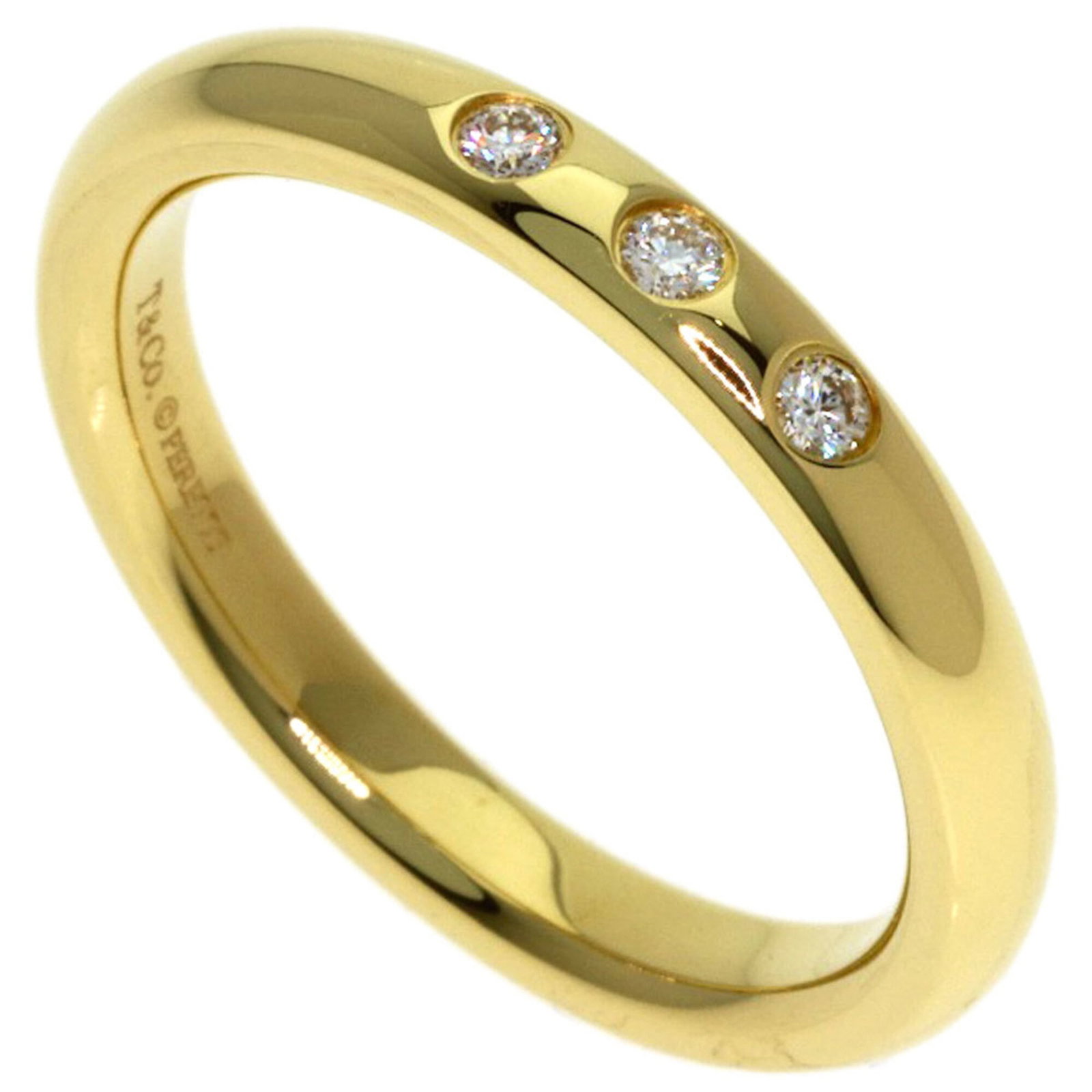 Ring Tiffany Band: Ring Tiffany Band 18K gold Tiffany band ring with a diamond stone, available in US size 6. The ring features a yellow metal band with a width of 2.7mm and weighs 4.2g. This classic design showcases th