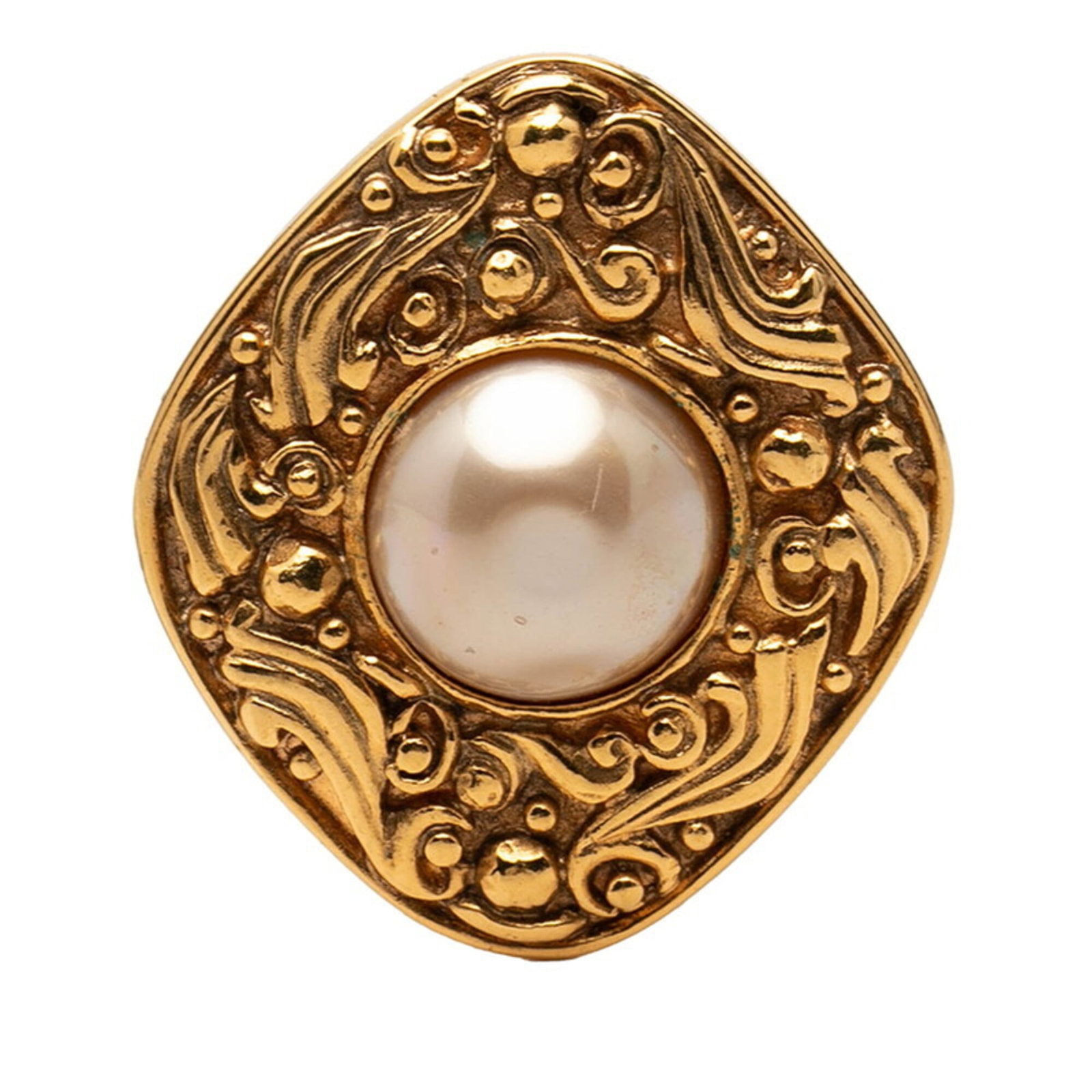 Chanel Brooch: Chanel Brooch Chanel's iconic gold brooch boasts a sleek, compact design with precise measurements. The piece measures 3.85cm x 3.9cm / 1.51'' x 1.53'', making it a stylish addition to any outfit. Its
