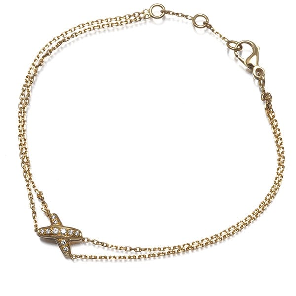 Chaumet Bracelet Diamond Jeux De Liens 18K 750 Yellow Gold: Chaumet Bracelet Diamond Jeux De Liens 18K 750 Yellow Gold Chaumet's 18k yellow gold Jeux de Liens bracelet showcases a natural diamond, set in a delicate design that highlights the beauty of the ston