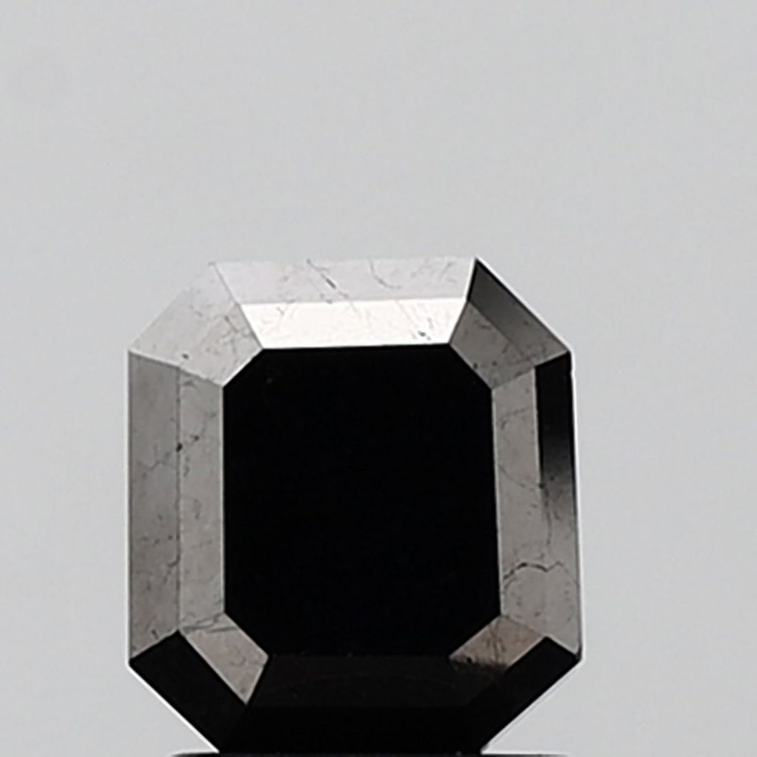 Emerald 1.96ct Black VVS2 - Loose Natural Diamond: Emerald 1.96ct Black VVS2 - Loose Natural Diamond 1.96ct Black VVS2 - Loose Natural Diamond with EX polish and symmetry, showcasing exceptional clarity and luster in its sleek black hue. This rare