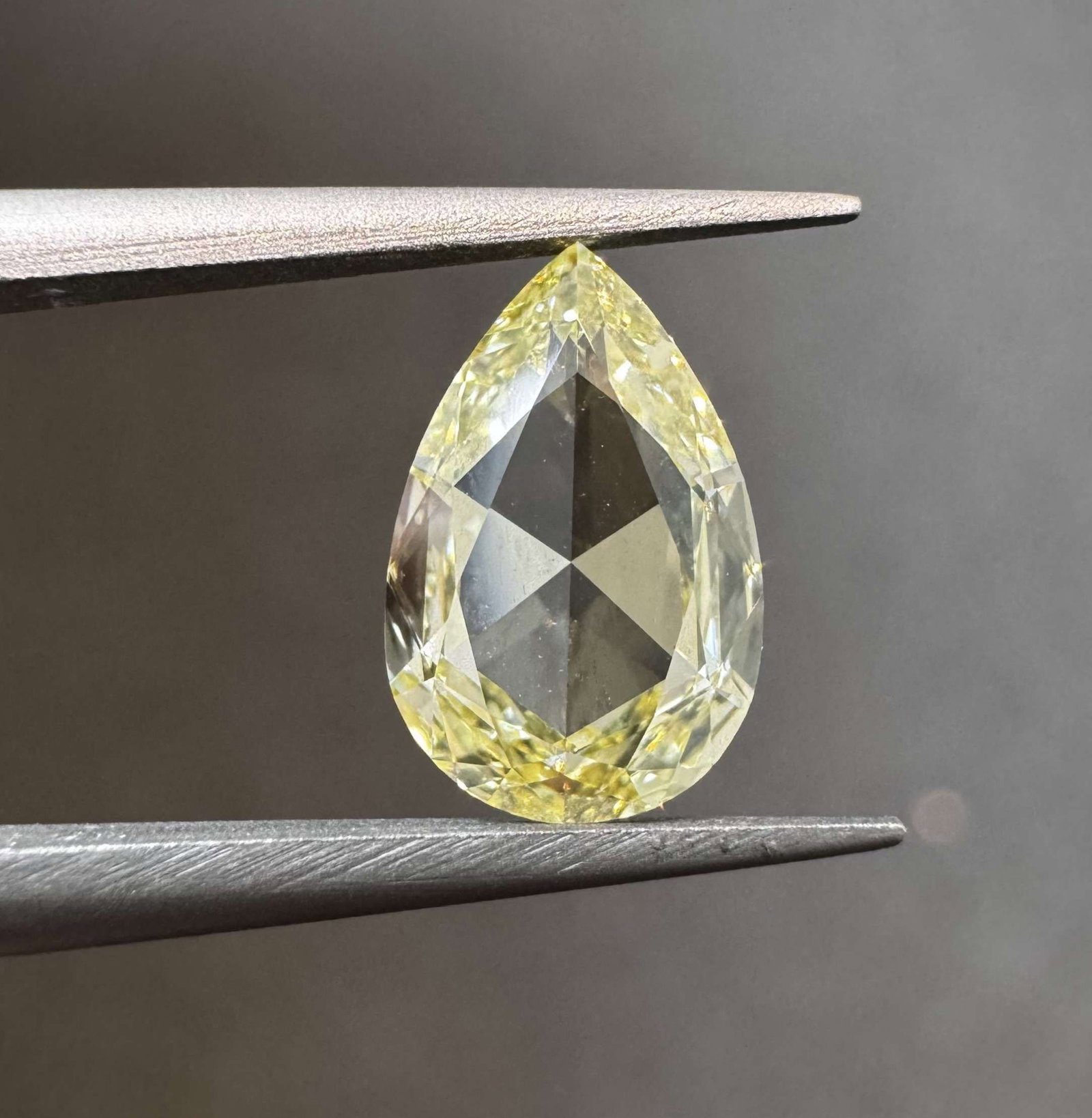 GIA Pear 1.14ct Fancy Light Yellow VVS1 - Loose Natural Diamond: GIA Pear 1.14ct Fancy Light Yellow VVS1 - Loose Natural Diamond GIA-certified, this 1.14ct Fancy Light Yellow VVS1 diamond boasts exceptional clarity and polish, with EX symmetry and a VG cut. Its nat