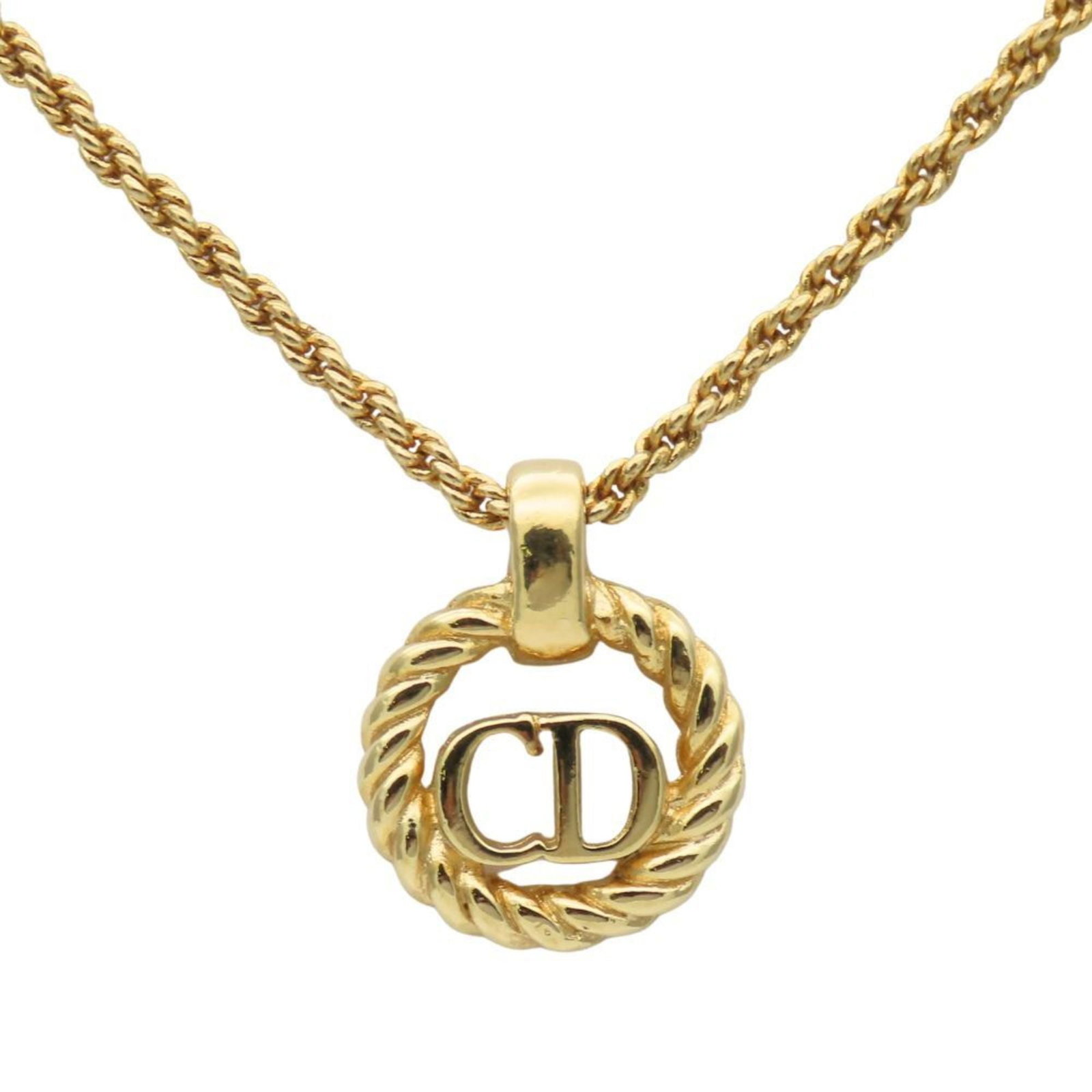 Christian Dior Necklace Gold Plated For Women In Cd Logo: Christian Dior Necklace Gold Plated For Women In Cd Logo Gold plated CD logo necklace from Christian Dior, featuring a pendant size of 15.4mm x 12.4mm and a neck circumference of 43.5 cm / 17.12''. Ma