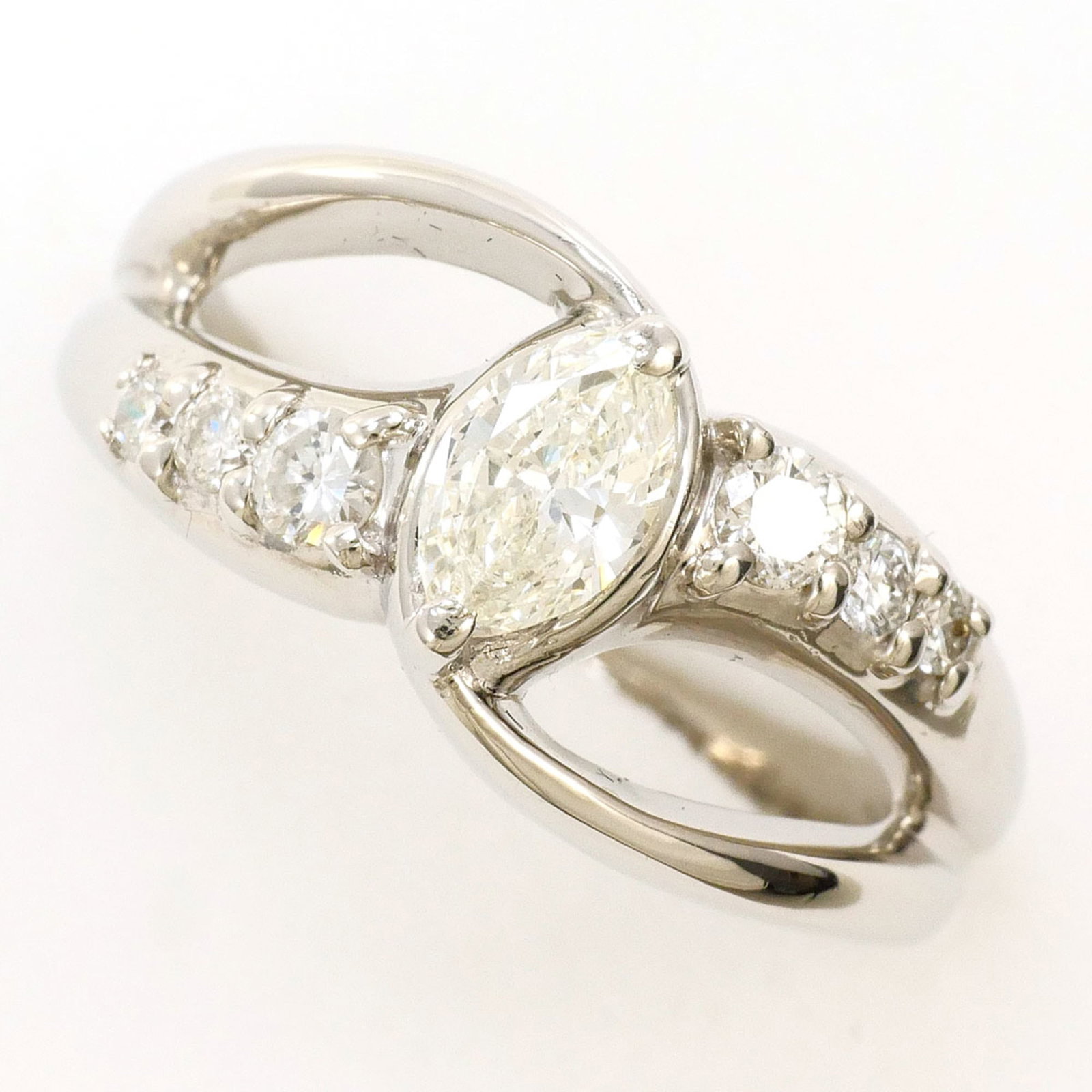 Unbranded Band Ring Platinum 900: Unbranded Band Ring Platinum 900 Platinum 900 band ring features a diamond stone set in a sturdy platinum metal construction, available in women's US size 6. The ring boasts a sleek design with a widt