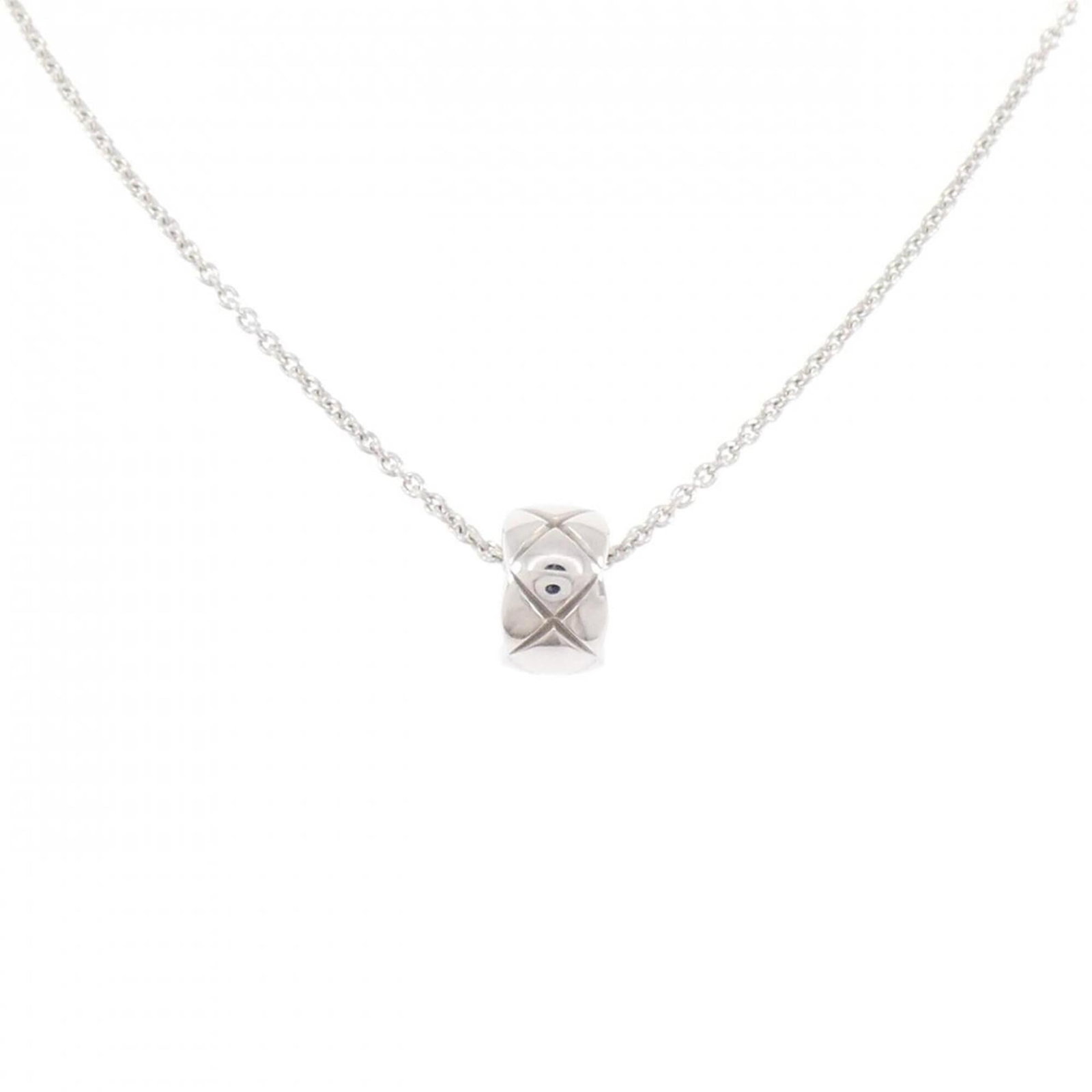 Chanel Crush Coco Necklace: Chanel Crush Coco Necklace White gold (18K) Chanel MPN J12307 necklace features a pendant with dimensions 7.9mm x 4.9mm, suitable for necks measuring 38 cm - 47 cm. The necklace is crafted from high-q
