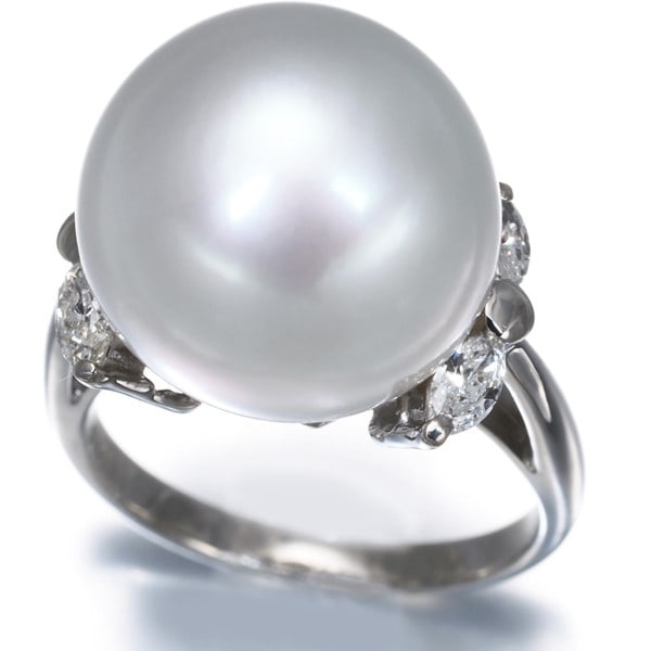 Sea Pearl Diamond 14mm 0.45ct 900 Platinum Ring: Sea Pearl Diamond 14mm 0.45ct 900 Platinum Ring 900 Platinum Ring featuring a stunning South Sea Pearl measuring 14.82 x 14.54mm, paired with a total of 0.45ct diamond, set in a platinum metal band wi