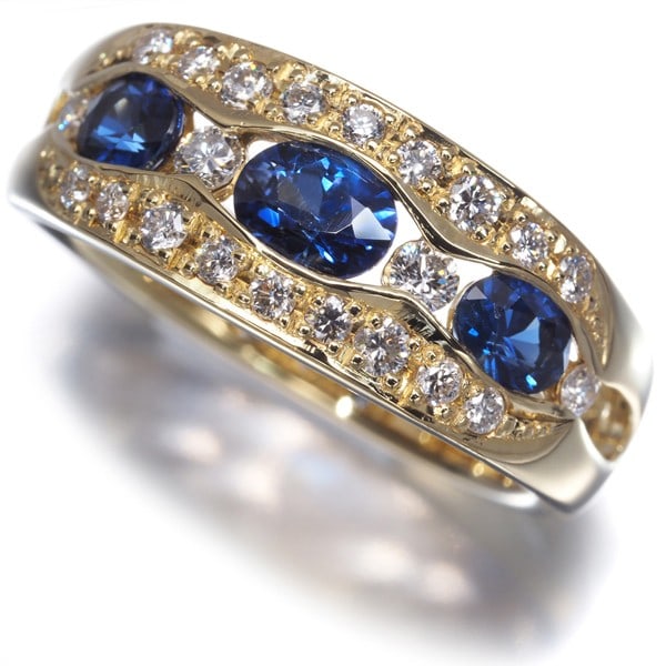 Sapphire 0.82Ct Diamond 0.30Ct Oval Cut Ring 18K 750 Yellow Gold: Sapphire 0.82Ct Diamond 0.30Ct Oval Cut Ring 18K 750 Yellow Gold Yellow gold 18k ring features an oval cut sapphire main stone, accompanied by a total of 0.82ct diamond and 0.30ct oval cut diamond. Th