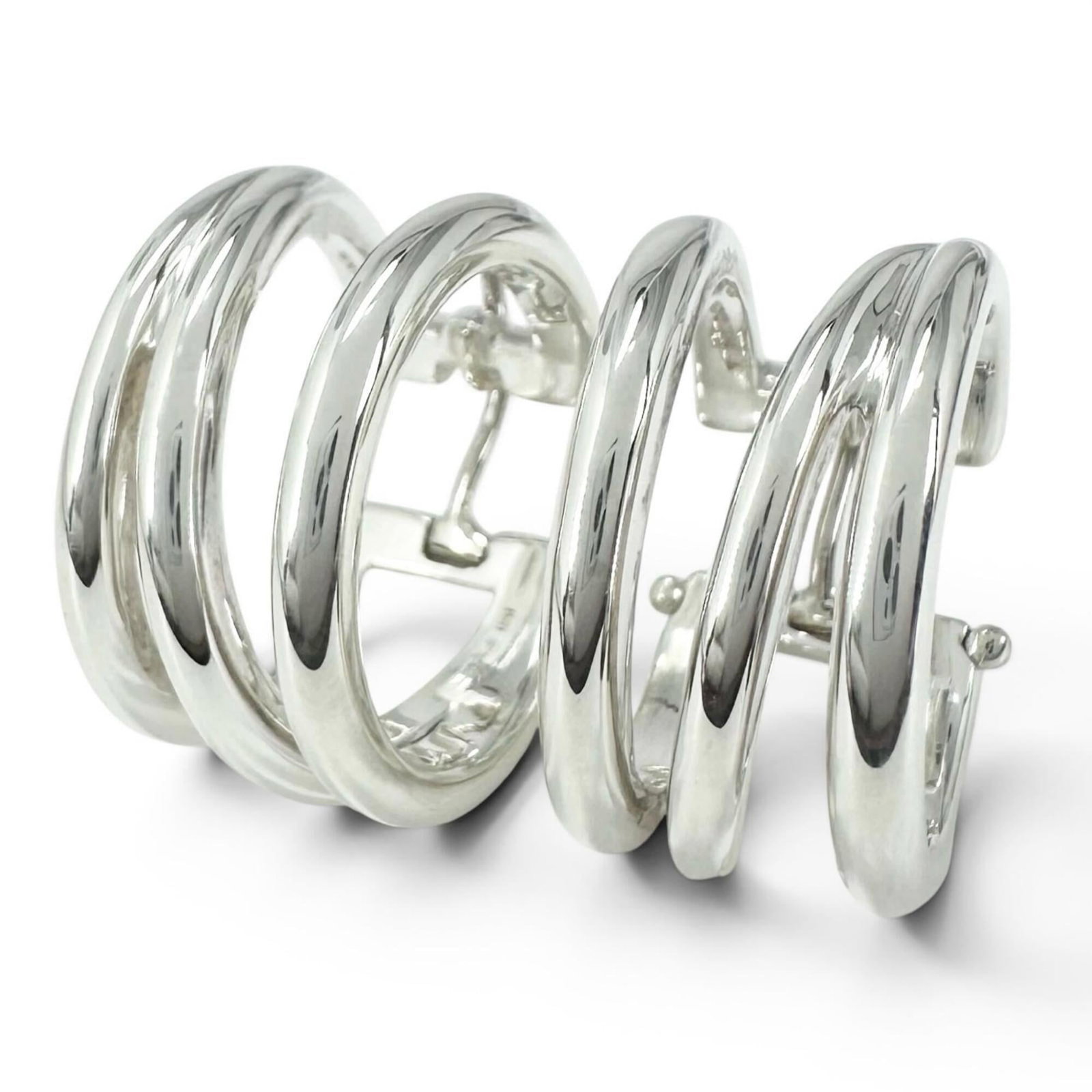 Hoop earrings silver 925 by Tiffany: Hoop earrings silver 925 by Tiffany Silver 925 hoop earrings by Tiffany, crafted in Italy with a sleek silver finish and slender profile. Measuring 20mm in diameter, these elegant earrings showcase th