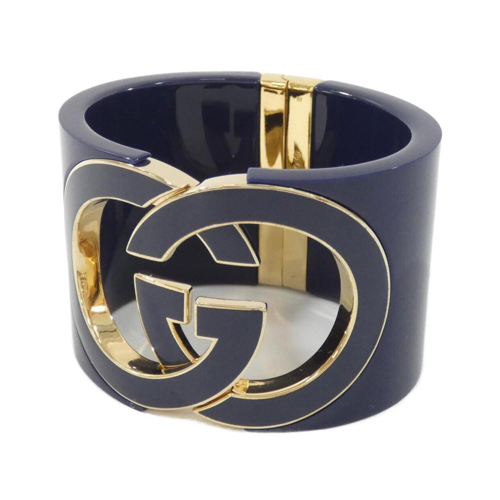 Gucci Bangle: Gucci Bangle The Gucci bangle boasts an elegant gold and navy color combination, standing out with its distinctive interlocking design. Measuring 18.5cm in length, it features a width of 5cm, making f