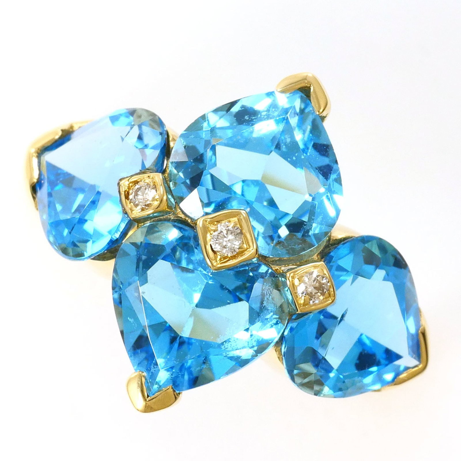 Unbranded Band Ring Yellow Gold (18K): Unbranded Band Ring Yellow Gold (18K) Yellow gold band ring with a high-karat metal purity, measuring 18K. This unbranded piece features a diamond and topaz stone set in a 17mm wide band, weighing 6.4