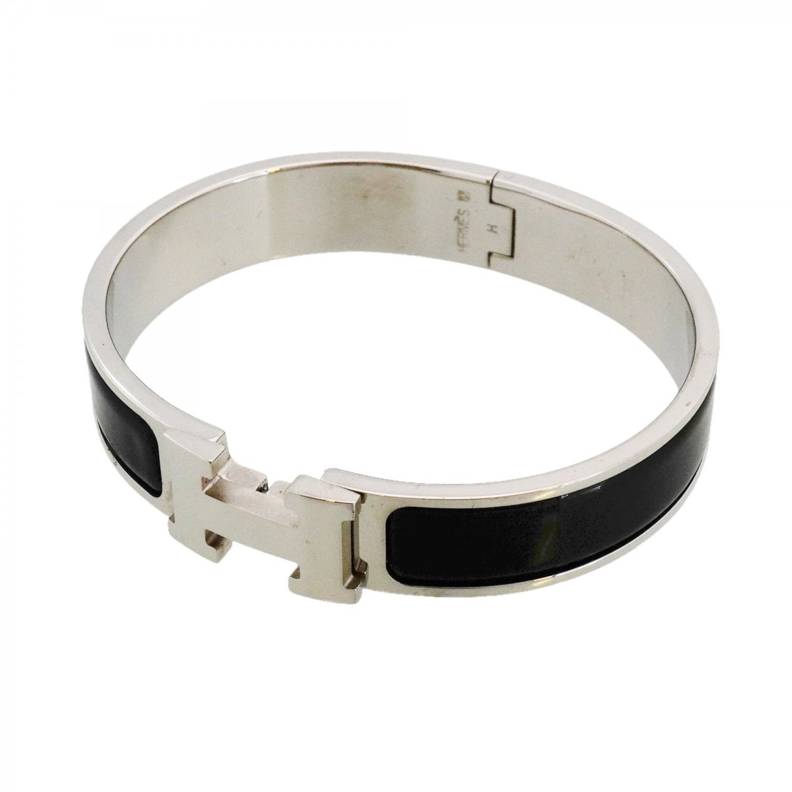 Hermes Bangle Metal: Hermes Bangle Metal Hermes Bangle Metal features a sleek black and silver design, measuring 15.5cm in length. The bangle's metal material provides a sturdy yet elegant look that suits various styles. 