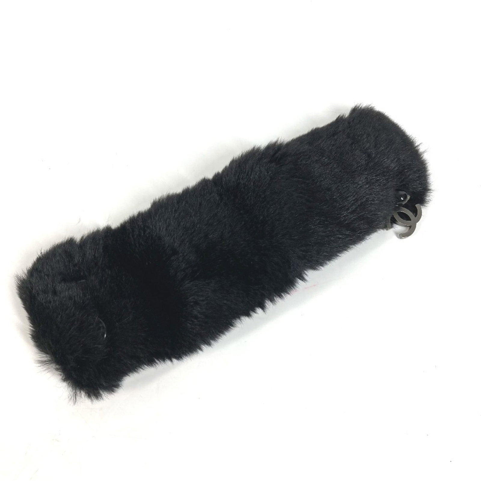 Bangle Fur Chanel: Bangle Fur Chanel Bangle made from fur, black in color, with a width of 85cm / 33.46''. The item features the CC Cocomark logo and bears a signature. It is a women's bangle accessory. Item Specifics: 