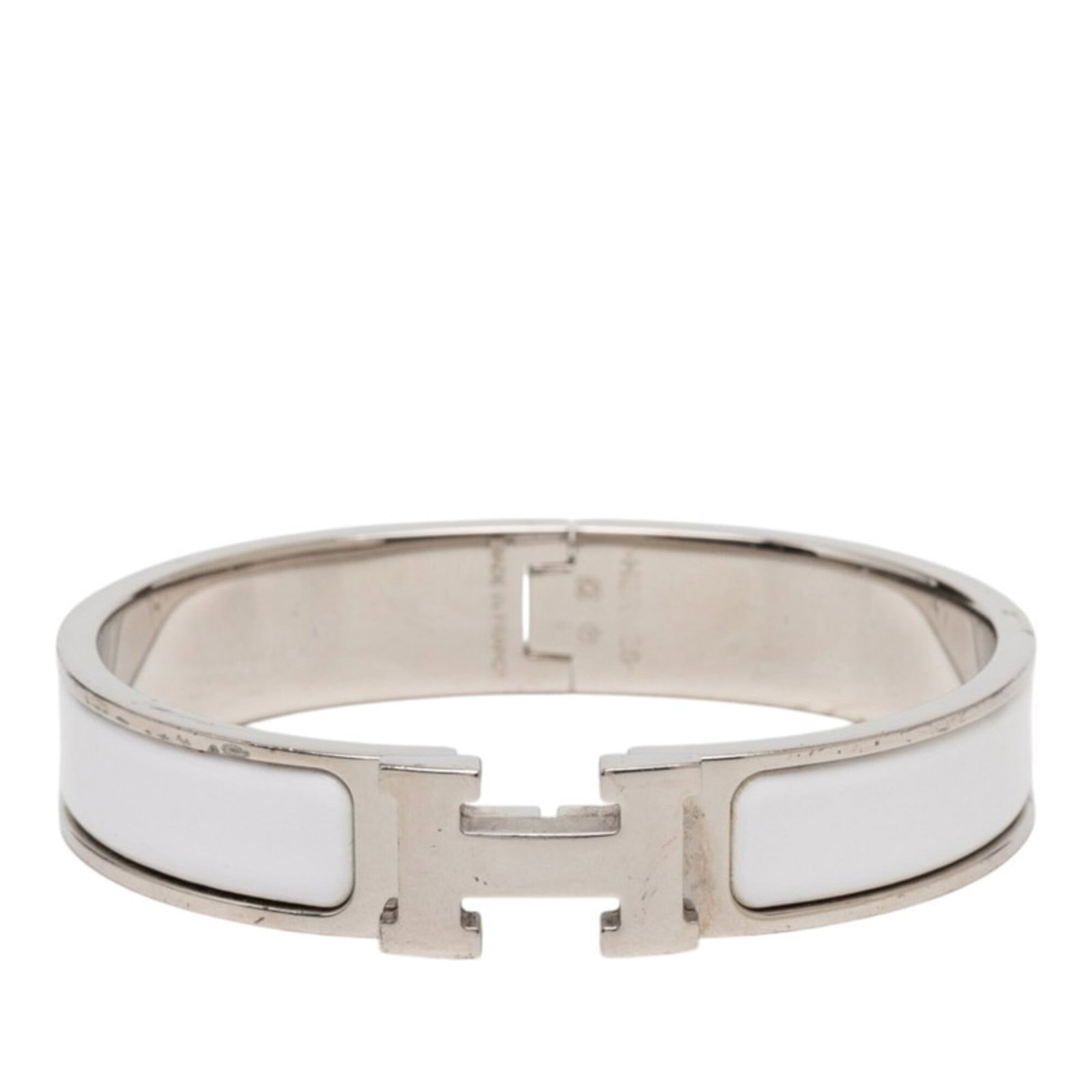 Hermes Enamel Bracelet: Hermes Enamel Bracelet Enamel charm bracelet from Hermes, featuring white enamel and measuring 18.5cm in length with a width of 1.2cm. This delicate design showcases the brand's signature style with i