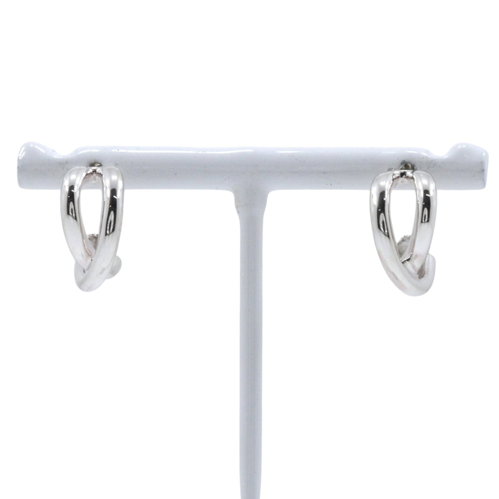 Half hoop earrings silver 925 by Tiffany: Half hoop earrings silver 925 by Tiffany Silver 925 by Tiffany, these half hoop earrings are crafted from high-quality sterling silver with a sleek design. Measuring 18mm in length and 8mm in width, t