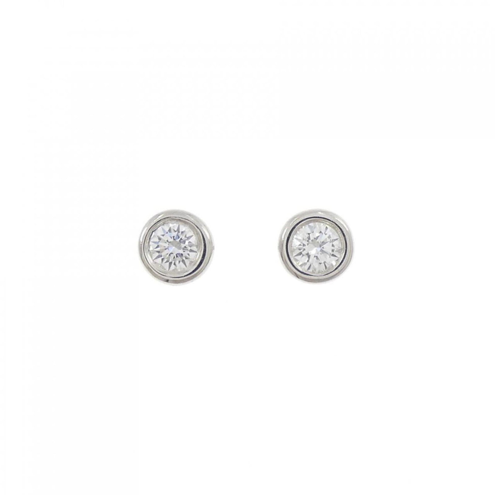 Tiffany stud earrings platinum: Tiffany stud earrings platinum Platinum stud earrings from Tiffany, featuring a high-quality material with a 950 hallmark. These elegant earrings showcase the luxury and sophistication associated with