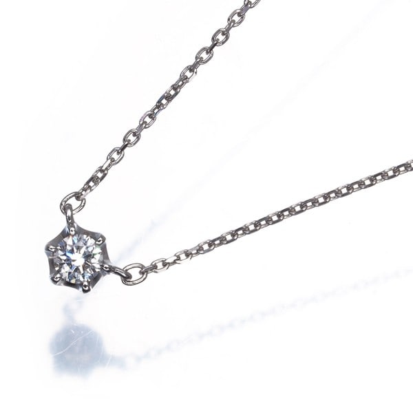 Diamond necklace solitaire platinum 850: Diamond necklace solitaire platinum 850 Platinum solitaire necklace showcases a natural diamond, approximately 2.8mm in diameter, set within an 850 platinum framework. The necklace's length can be adj