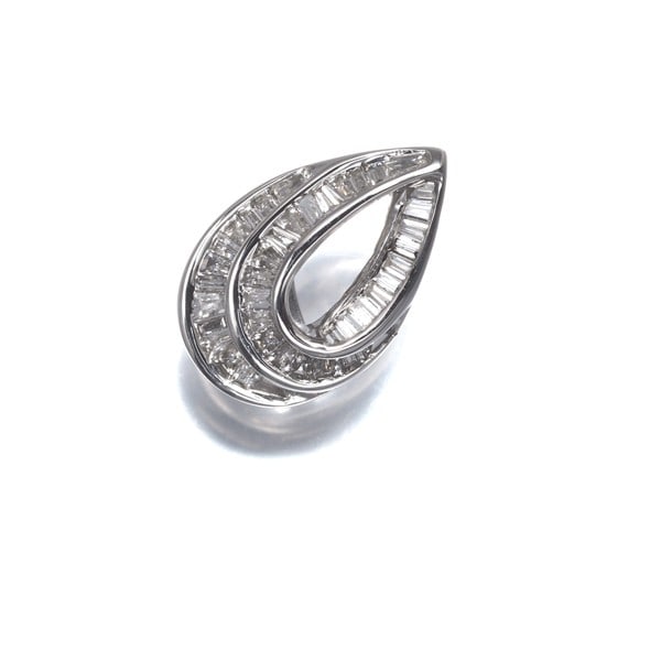 Diamond 0.20Ct Tapered-Cut Drop Pendant 18K 750 White Gold: Diamond 0.20Ct Tapered-Cut Drop Pendant 18K 750 White Gold Tapered-cut diamond pendant in 18k white gold, featuring a natural style and a total stone weight of 0.20ct. The pendant boasts a unique desi