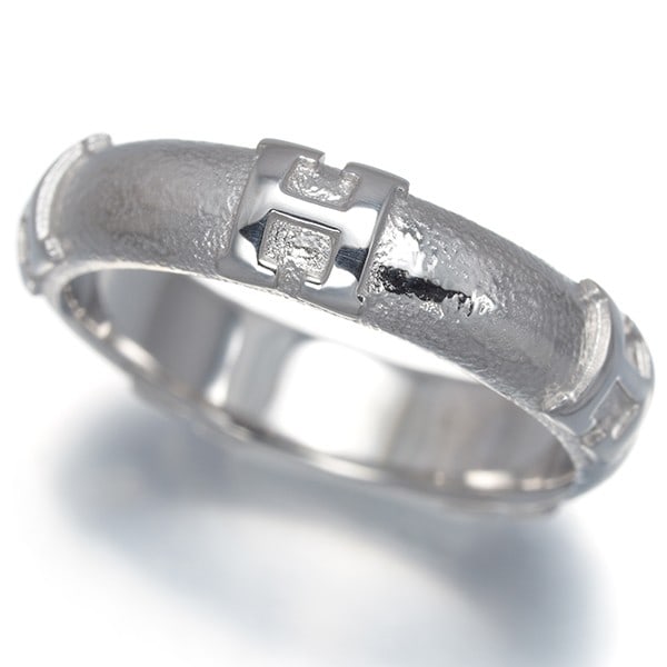 Hermes Ring Fidelite Eu49 18K 750 White Gold: Hermes Ring Fidelite Eu49 18K 750 White Gold 18k White Gold Band, EU49 Ring Size. The Hermes Fidelite Eu49 ring features an 18k white gold band with a size EU49 and weight of 4.8g. This elegant ring b